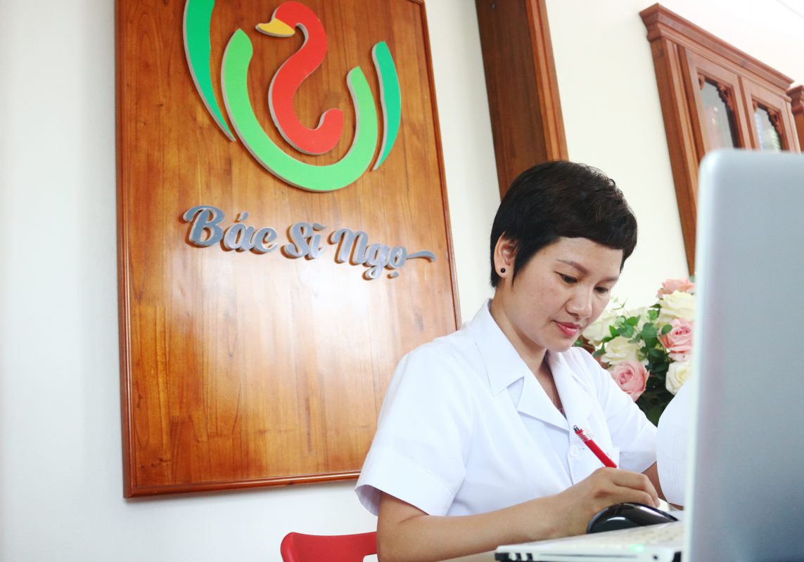 Trích trứng cá, lấy nhân mụn trứng cá